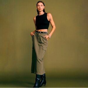 NEW Reformation Maggi Cargo Midi Skirt size 30
Green NWT